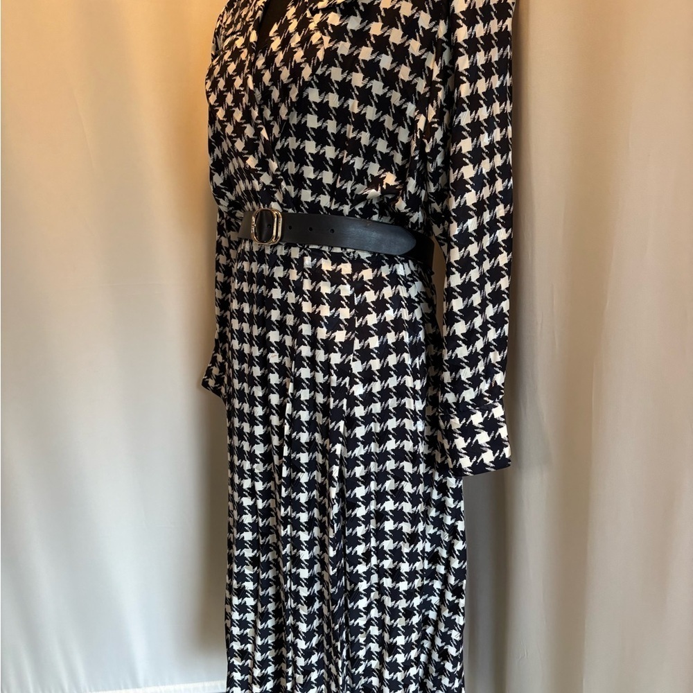 Vintage Black and White A-Line Wrap Dress with Cuffed Sleeves - Picture 5 of 8